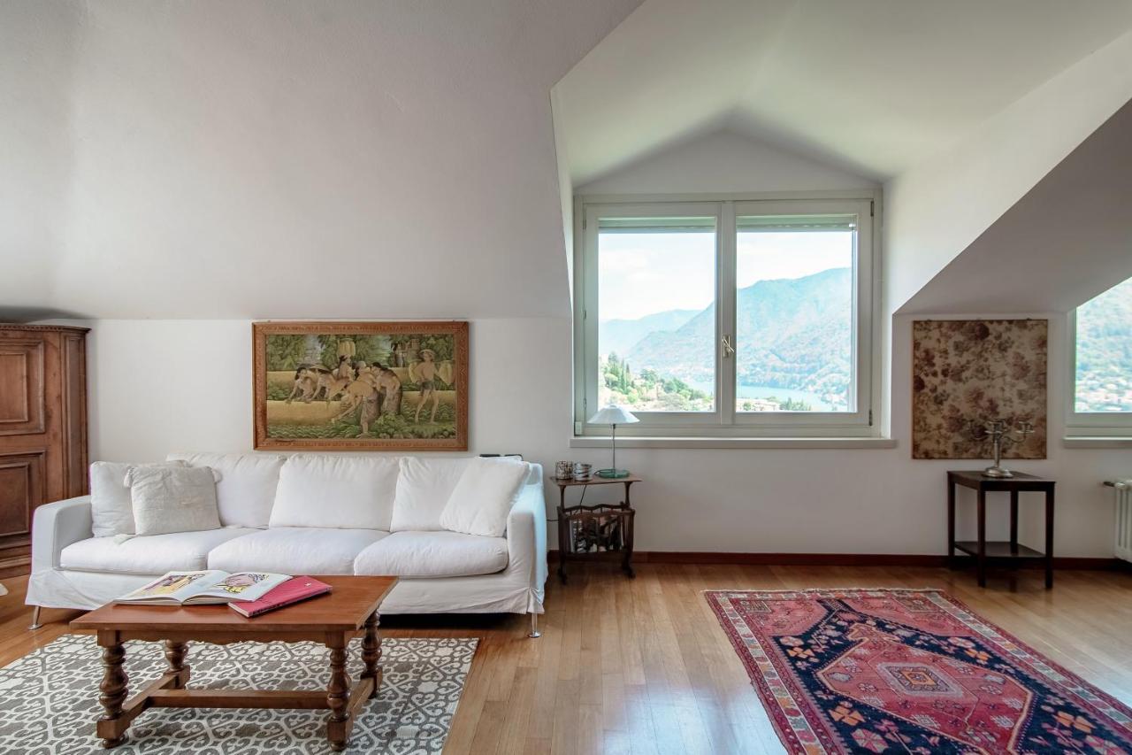 Appartement I D'a Charming Penthouse - View- Como- House-130 Mt-2 Double Bedrooms And 2 Double Bathrooms A Spacious Living Room-full Equipped Kitchen-private Garden And Terrace-private Covered Parking